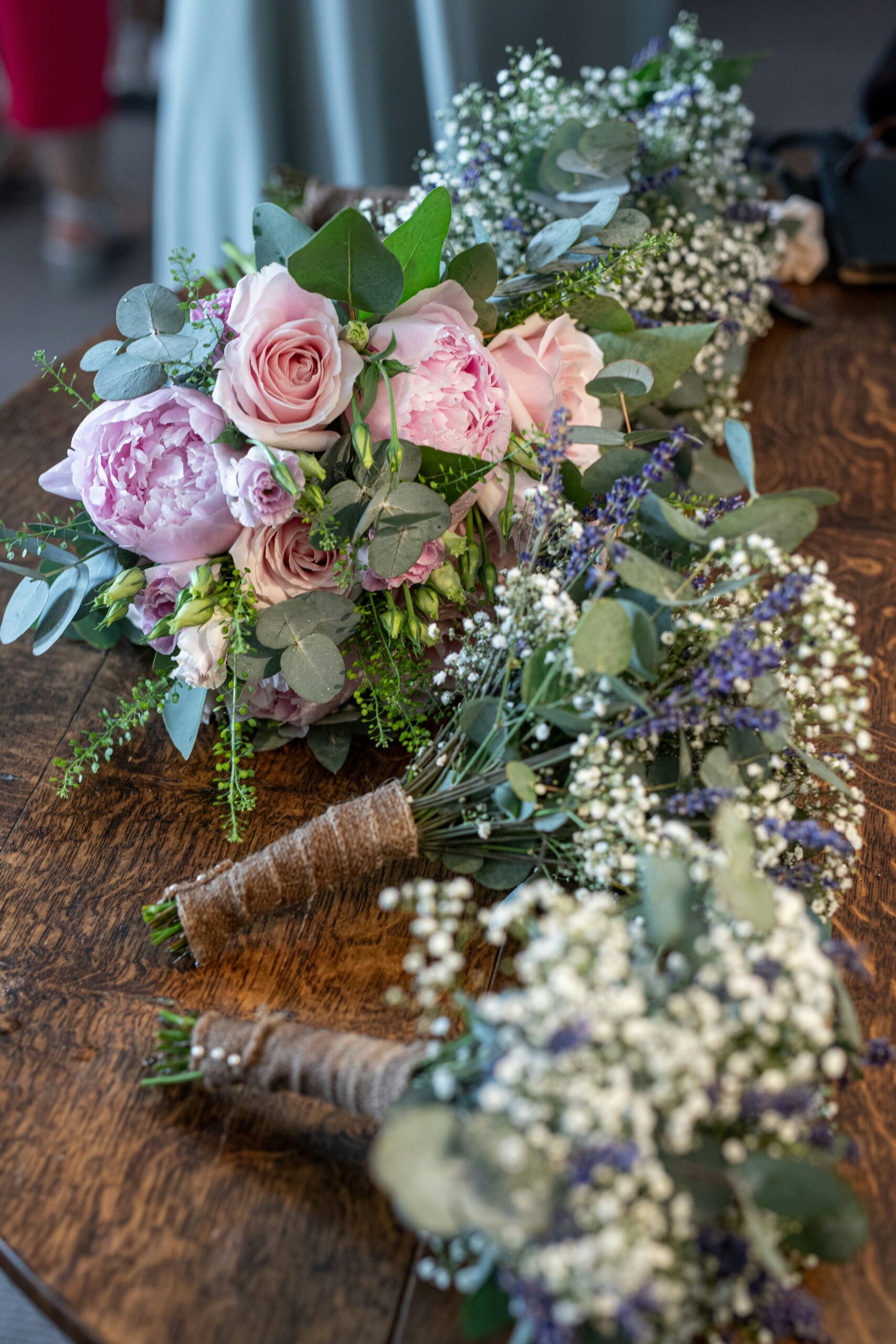 Dettaglio floreale con fiori per il matrimonio per cerimonia e ricevimento